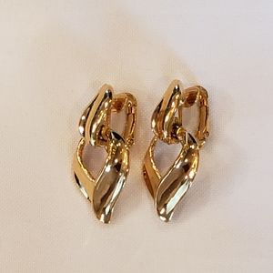 💐6/25 gold toned clip on earrings dangle